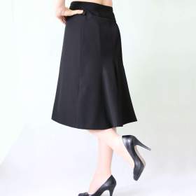 Foto inzerátu Nová černá pouzdrová sukně s godetem Esisto vel.46