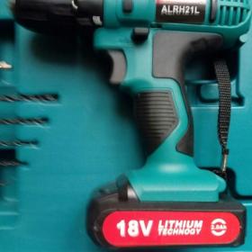 Foto inzerátu Prodám kufr profesionálního nářadí: kango, aku šroubovák, lithiová baterie a nabíječka