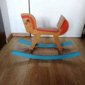 Fotka k inzerátu Prodám zachovalého houpacího dřevěného koníka / 19089179