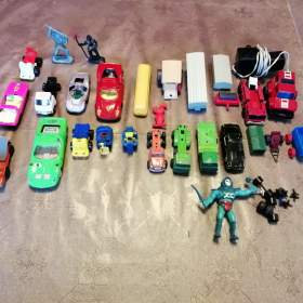 Fotka k inzerátu Prodám 28 kusů poškozených drobných různých hraček / 14258578