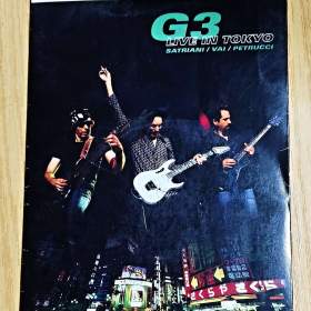 Fotka k inzerátu G3 / Satriani / Vai / Petrucci DVD / 18759677