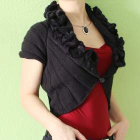 Foto inzerátu Černé pletené bolero s plyšovým lemem Sandwich M-L