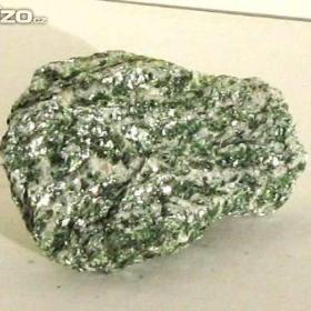 Fotka k inzerátu Fuchsit -  67 x 40 x 18 mm -  Norsko / 18612668