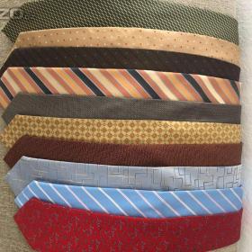 Fotka k inzerátu Prodám různé značkové pánské kravaty  / 19655239