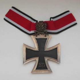 Fotka k inzerátu Velkokříž Ž. kříže s dubovou ratolestí a meči / 18871360