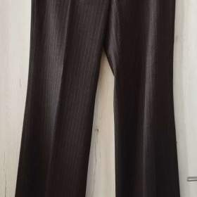 Foto inzerátu Dvoje dámské kalhoty vel. 42 pro dlouhánku
