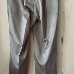 Foto inzerátu Dvoje dámské kalhoty vel. 42 pro dlouhánku