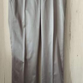 Foto inzerátu Dvoje dámské kalhoty vel. 42 pro dlouhánku