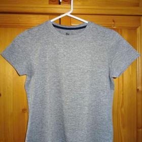Foto inzerátu Šedé tričko Crivit s kr. rukávem vel. 140