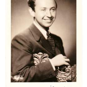 Fotka k inzerátu R. A. Strejka, herec, autogram z konce 30. let, propagační fotografie / 18906332