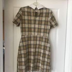 Foto inzerátu Prodám elegantní kostkované šaty zn. FF, vel.38