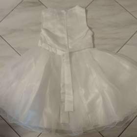 Foto inzerátu Nové dívčí bílé šaty.