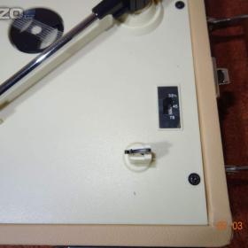 Foto inzerátu PŘENOSNY GRAMOFON SENCOR STT017 ELVIS MINI