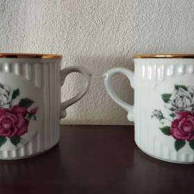 Foto inzerátu Porcelánové tácy zn. Bernadotte. Hrnky. Sklo na víno, whisky, brandy. Jiná keramika a sklo.