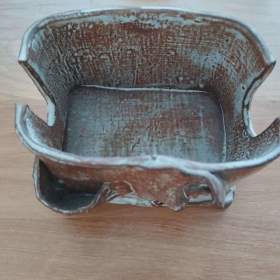 Foto inzerátu Porcelánové tácy zn. Bernadotte. Hrnky. Sklo na víno, whisky, brandy. Jiná keramika a sklo.