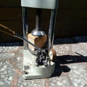 Fotka k inzerátu Prodám levně zařízení stomatologické laborátoře / 19575346