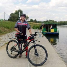 Foto inzerátu Svob., aktivní, bez záv., 59/178, nekuř., se smyslem pro humor