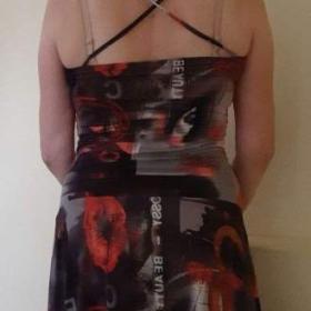 Foto inzerátu Lehké letní šaty na ramínka červeno-šedo-černé, vel. M