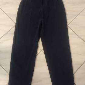 Foto inzerátu Dámský třídílný kostým.