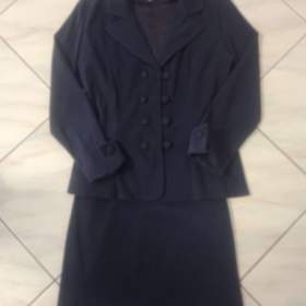 Foto inzerátu Dámský třídílný kostým.