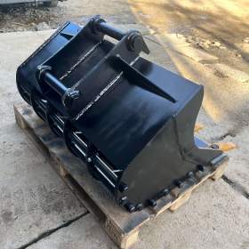 Foto inzerátu Prolamovaná bagrová lžíce 100 cm 3,6-5,5t, vyjímatelné čepy