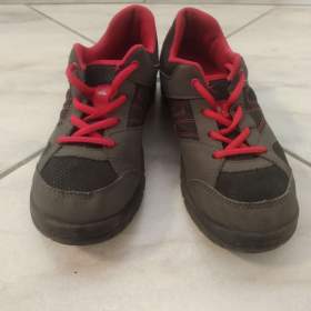 Dívčí sportovní boty Quechua. / 18978752