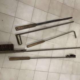 Foto inzerátu Daruji nářadí k obsluze a čištění kotle