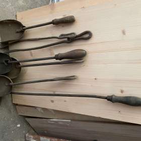 Foto inzerátu Daruji nářadí ke kamnům