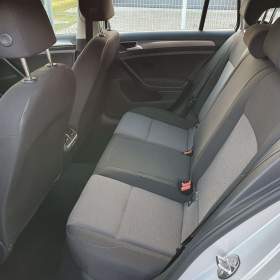 Foto inzerátu VOLKSWAGEN GOLF 1.6 TDI 81KW, SERVISKA, DPH, NAVI, VYHREV. KRÁSNÝ