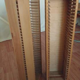Fotka k inzerátu 2 ks Ikea dřevěné stojany na CD / 18991472