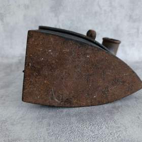 Foto inzerátu Velmi stará komínová žehlička