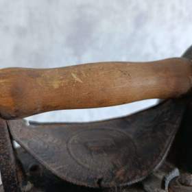 Foto inzerátu Velmi stará komínová žehlička
