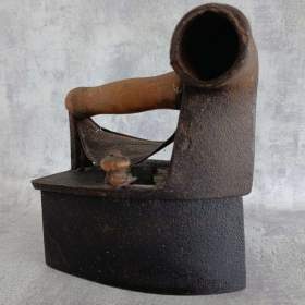 Foto inzerátu Velmi stará komínová žehlička