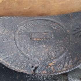 Foto inzerátu Velmi stará komínová žehlička