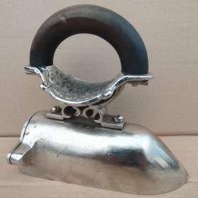 Fotka k inzerátu Velmi stará žehlička, vzacnějši varianta s poniklovaným povrchem + nahřívací tělísko / 18237926