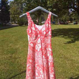 Fotka k inzerátu Lehounké červené letní šaty vel. 36 / 19013200