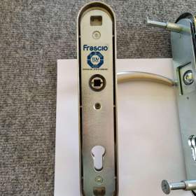 Foto inzerátu Dveřní kování Frascio