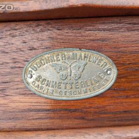 Foto inzerátu Starý hezký zachovalý mlýnek na kávu se štítkem