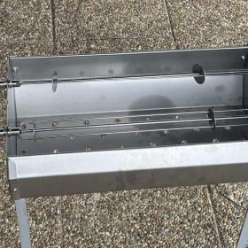 Foto inzerátu Zahradní gril s motorem