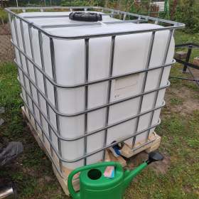 Foto inzerátu IBC kontejner 1000 litrů 1.800,-Kč PROSTĚJOV mobil: 731 855 194