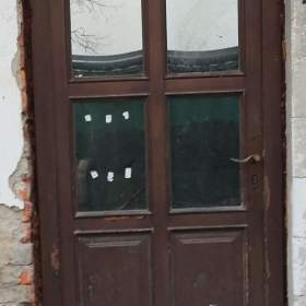 Fotka k inzerátu Dřevěné vchodové dveře s rámem, kováním, vložkou / 19034435