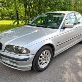 BMW 323i / 19045189
