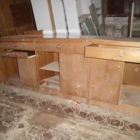 Foto inzerátu dlouhá skříň