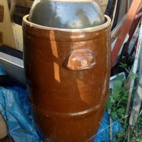 Fotka k inzerátu Prodám keramickou nádobu 40 l na kvašení zelí. / 19950772
