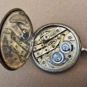 Foto inzerátu Stříbrné zdobené kapesní hodinky. RYTÝ STROJEK!