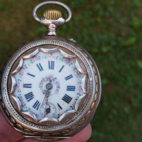 Stříbrné zdobené kapesní hodinky. RYTÝ STROJEK! / 19070926