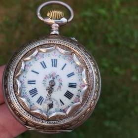 Foto inzerátu Stříbrné zdobené kapesní hodinky. RYTÝ STROJEK!