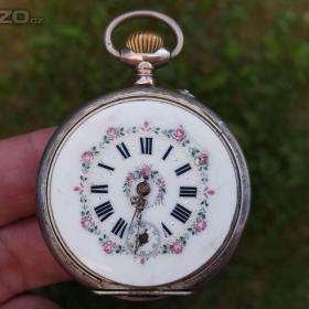 Foto inzerátu Stříbrné zdobené kapesní hodinky. RYTÝ STROJEK!