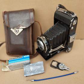 Fotka k inzerátu Starý měchový fotoaparát ZEISS IKON + LUPA +BOWDEN / 19328486