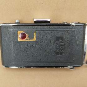 Foto inzerátu Starý měchový fotoaparát ZEISS IKON + LUPA +BOWDEN